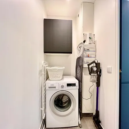 Stylish 2 With Pool By Homing Apartment