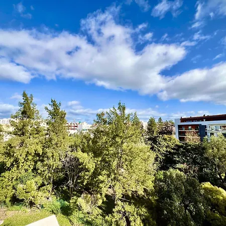 Stylish 2 With Pool By Homing Apartment