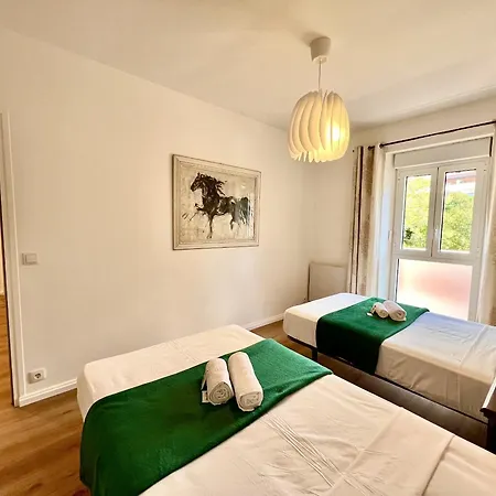 Stylish 2 With Pool By Homing