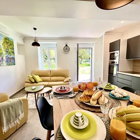 Stylish 2 With Pool By Homing